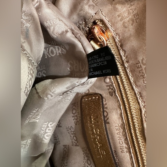 ✨Michael Kors Crossbody Bag in Metallic Pink - Picture 15 of 15